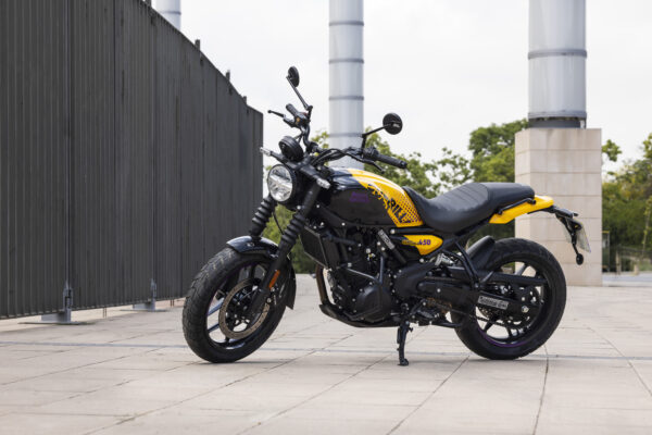 Black Urban Seat - Image 2